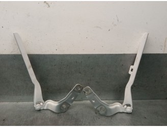 Replacement hood hinge for Seat Leon SP KL / SFDXDEX0 1.5 Leon SP OEM IAM reference 5FA823302 5FA823301 