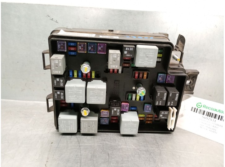 Recambio de caja reles / fusibles para chevrolet aveo 1.3 diesel cat referencia OEM IAM 95462806 