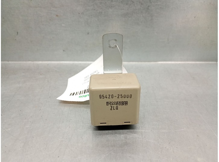 Replacement relay for Hyundai Accent (LC) 1.5 CRDi CAT OEM IAM reference 9542025000 