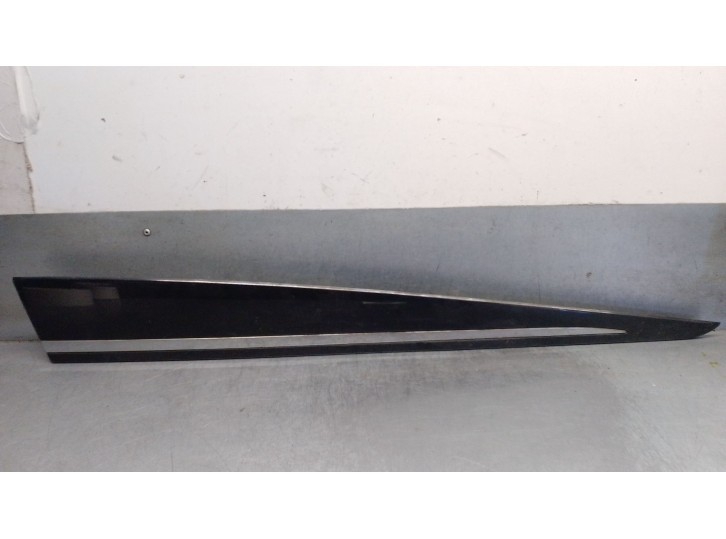 Recambio de molduras delanteras para renault clio iv 0.9 referencia OEM IAM 801865598R 801861012R 