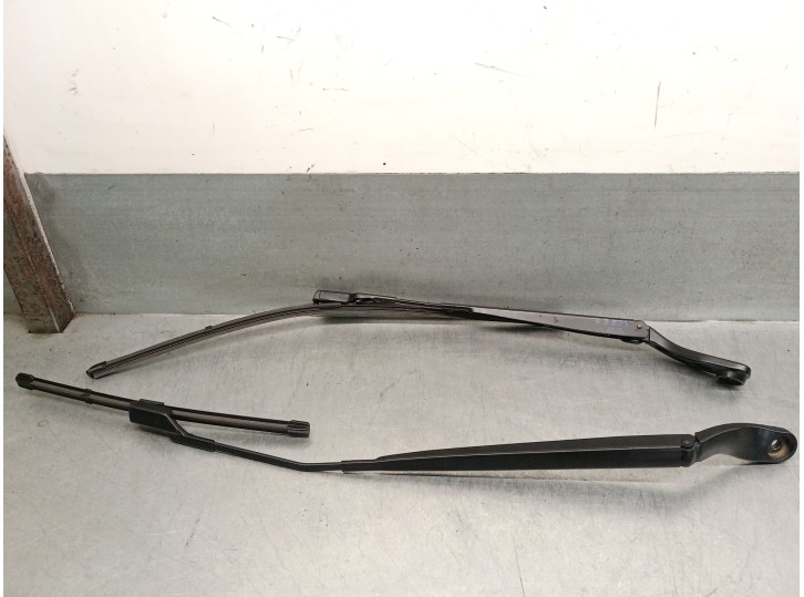 Recambio de brazo limpia delantero derecho para fiat 500 (312_) electric (ev) referencia OEM IAM 52139497 52139497 