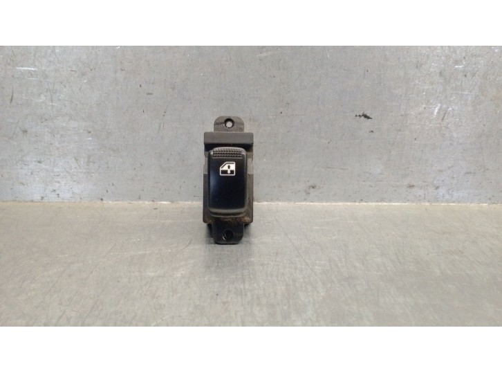 Recambio de mando elevalunas trasero derecho para kia cerato 2.0 turbodiesel cat referencia OEM IAM 9357820000 935802F500GW 