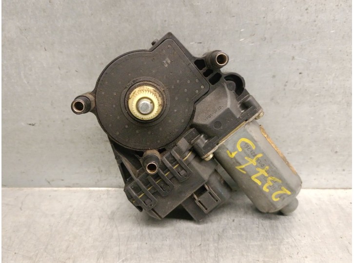 Replacement rear right window regulator motor for Audi A6 Sedan (4B2) 2.5 V6 24V TDI CAT (AYM) OEM IAM reference 4B0959802B 4