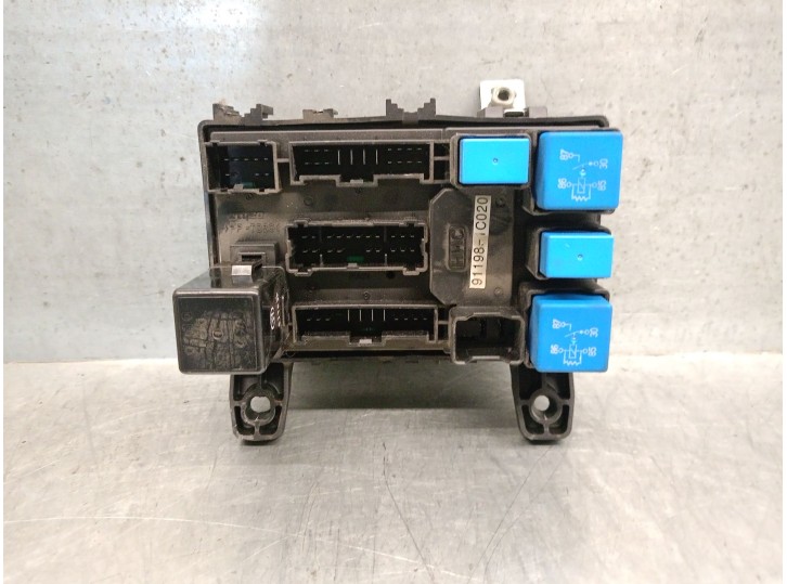 Recambio de caja reles / fusibles para hyundai getz (tb) 1.5 crdi cat referencia OEM IAM 911981C020 TYCO