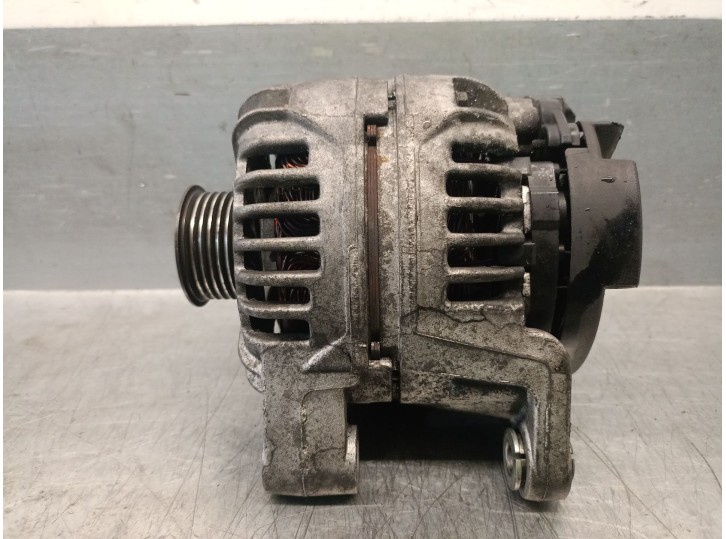Recambio de alternador para opel astra g berlina 2.0 dti referencia OEM IAM 90561168 6204141 0124415005 BOSCH