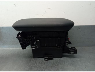 Recambio de apoyabrazos central para toyota rav 4 v (_a5_, _h5_) 2.5 hybrid awd (axah54) referencia OEM IAM 5881042030C1 5881042