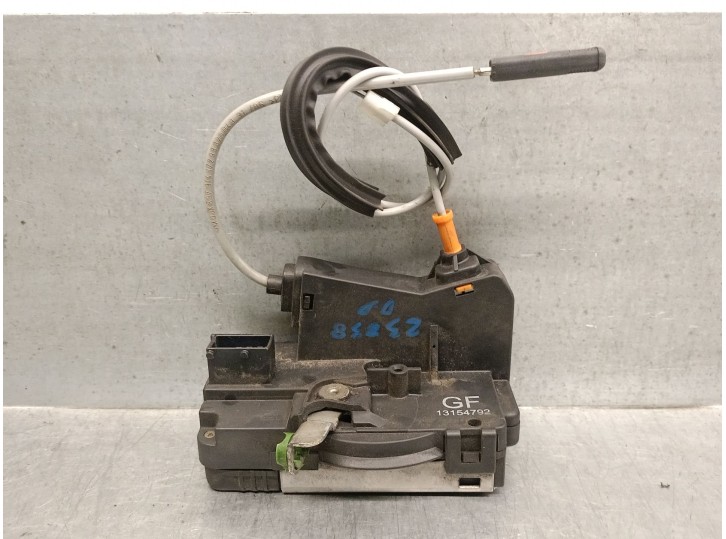 Recambio de cerradura puerta delantera derecha para opel meriva a 1.7 16v referencia OEM IAM 13154792 5133078 