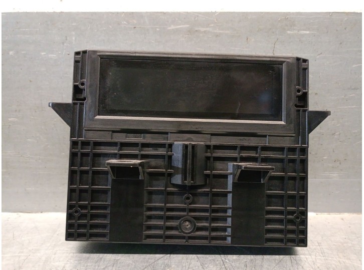 Replacement multifunction screen for Volvo XC60 I SUV (156) D5 AWD OEM IAM reference 30772584 31328830 