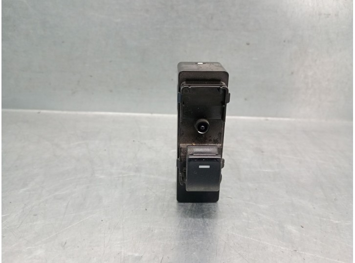 Recambio de mando elevalunas trasero derecho para mazda 3 lim. (bl) 2.2 turbodiesel cat referencia OEM IAM BPN266380A BPN266380A