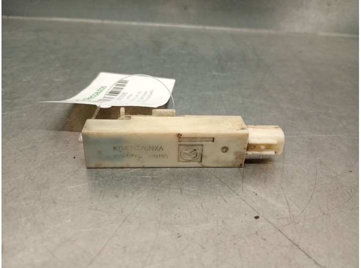 Recambio de antena para mazda 3 lim. (bl) 2.2 turbodiesel cat referencia OEM IAM KD47676NXA  
