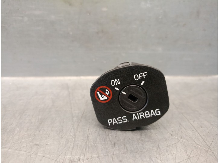 Recambio de boton airbag para volvo xc60 i suv (156) d5 awd referencia OEM IAM 30795214  