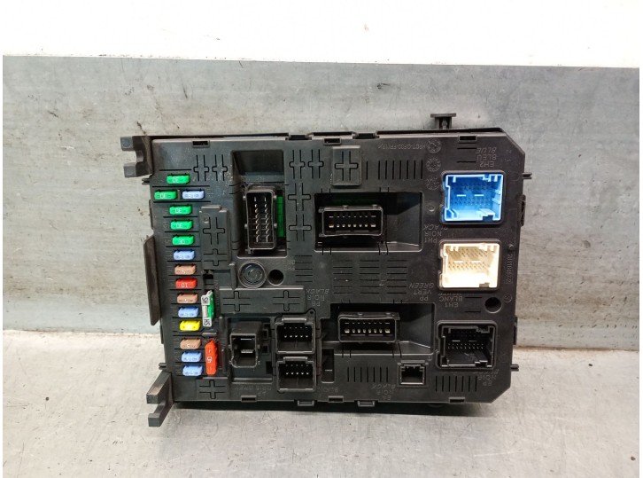 Recambio de caja reles / fusibles para fiat scudo furgoneta (270_, 272_) 2.0 d multijet referencia OEM IAM 281197595 