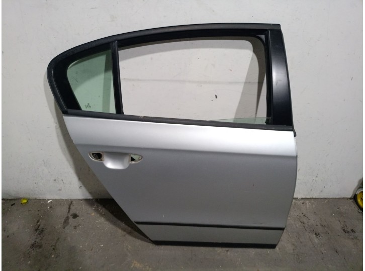Recambio de puerta trasera derecha para volkswagen passat berlina (3c2) 2.0 tdi referencia OEM IAM 3C5833056H  3C5833056H