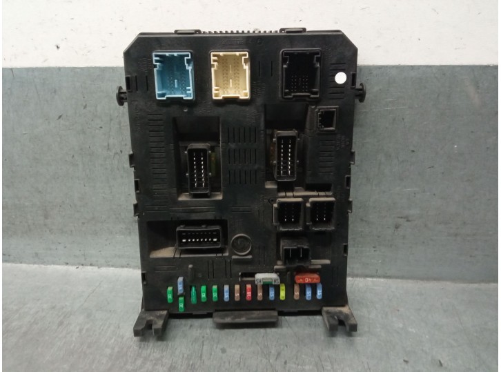 Recambio de caja reles / fusibles para citroën c4 berlina 1.6 16v hdi referencia OEM IAM 9658158780 216761594 