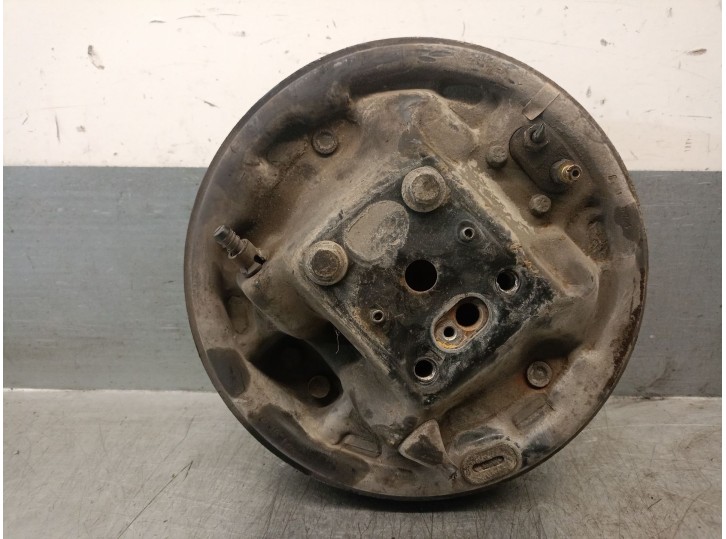 Replacement rear left steering knuckle for Ford Focus Saloon (CAK) 1.6 16V CAT OEM IAM reference 1138512 1138512 