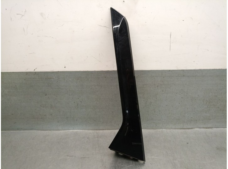 Recambio de molduras traseras para cupra leon sp kl / cfducax0 1.5 leon sp e-hybrid200 referencia OEM IAM 5FE854871E 5FE854871E 