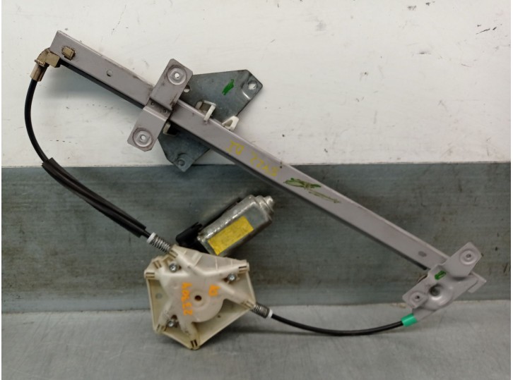 Replacement front left window regulator for Volvo V40 Station Wagon (645) 1.9 DI OEM IAM reference 30652184 30652184 