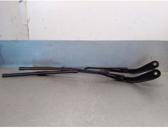 Recambio de brazo limpia delantero derecho para bmw 1 (f20) 118 d referencia OEM IAM 723951905 61619465042 