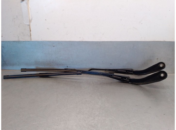 Recambio de brazo limpia delantero derecho para bmw 1 (f20) 118 d referencia OEM IAM 723951905 61619465042 