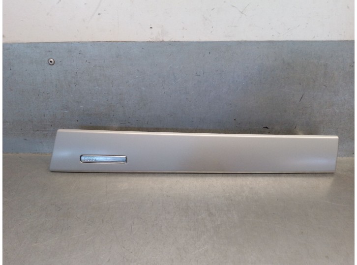 Recambio de moldura para audi q3 (f3b) 35 tdi referencia OEM IAM 83B857186 83B857186 FAURECIA