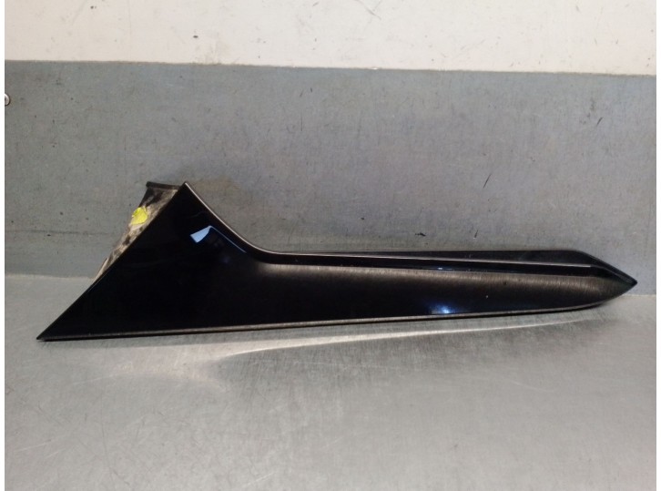 Recambio de molduras traseras para audi q3 (f3b) 35 tdi referencia OEM IAM 83F854871 83F854871 DURA