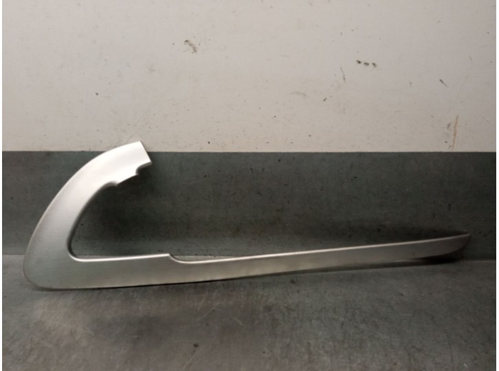 Recambio de embellecedor para audi a3 (8p) 2.0 tdi referencia OEM IAM 8P3867410 8P3867410 