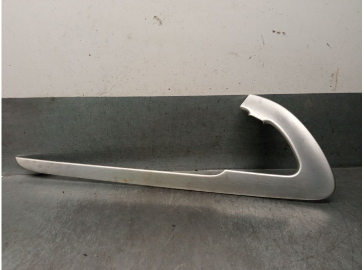 Recambio de embellecedor para audi a3 (8p) 2.0 tdi referencia OEM IAM 8P3867409 8P3867409 