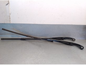 Recambio de brazo limpia delantero derecho para audi q3 (f3b) 35 tdi referencia OEM IAM 83B955408A 83B955408A 97036203 BOSCH