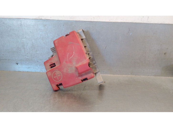 Recambio de caja reles / fusibles para renault master kasten 2.3 dci diesel cat referencia OEM IAM 8200778373 2804111510