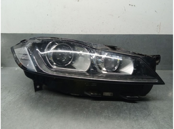 Recambio de faro derecho para jaguar f-pace (x761) 2.0 td4 referencia OEM IAM T2H24582 T2H24582 