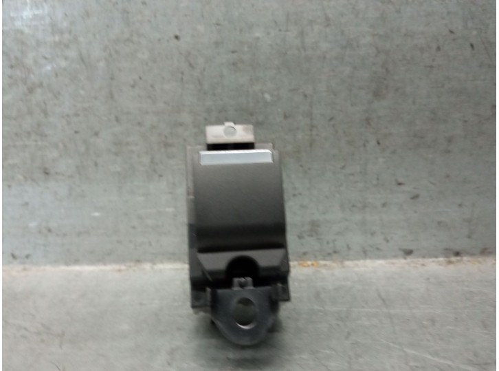 Recambio de mando elevalunas delantero derecho para jaguar f-pace (x761) 2.0 td4 referencia OEM IAM T2H3235 T2H3235 