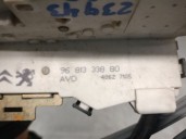 Recambio de cerradura puerta delantera derecha para peugeot 1007 1.6 16v cat referencia OEM IAM 9681333880 9136AP 
