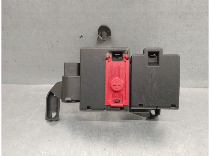 Recambio de caja reles / fusibles para volkswagen touareg (cr7, rc8) 3.0 tsi 4motion referencia OEM IAM 4M0941823B 4M0941823B 