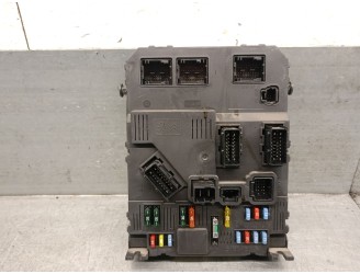 Recambio de caja reles / fusibles para citroën xsara picasso 1.6 16v hdi fap referencia OEM IAM 9657999780 S118085220F SIEMENS