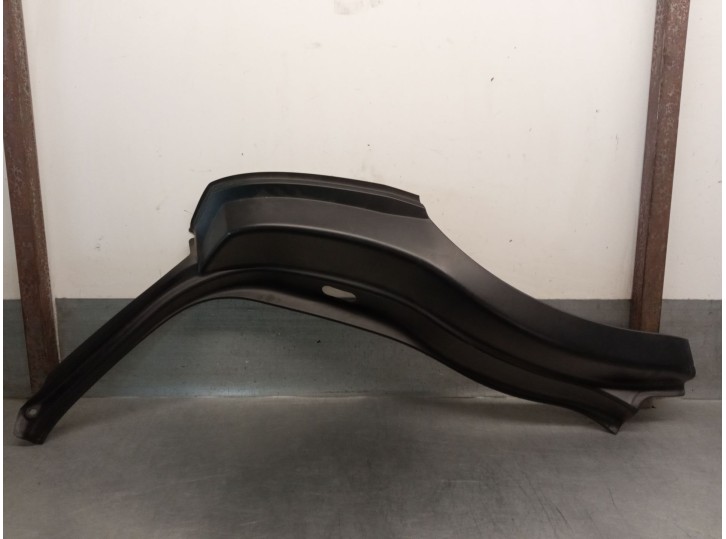 Recambio de molduras traseras para jaguar f-pace (x761) 2.0 td4 referencia OEM IAM HK8328117A T4A12974 