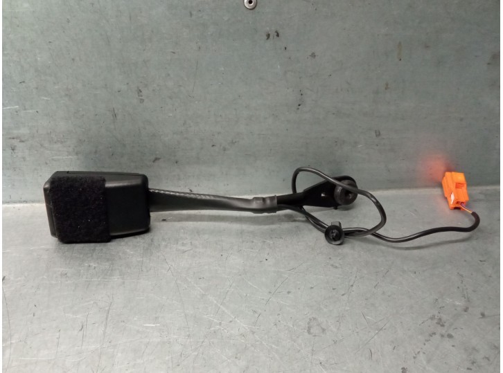 Recambio de enganche cinturon delantero derecho para jaguar f-pace (x761) 2.0 td4 referencia OEM IAM FK7261208AD T4A11105 