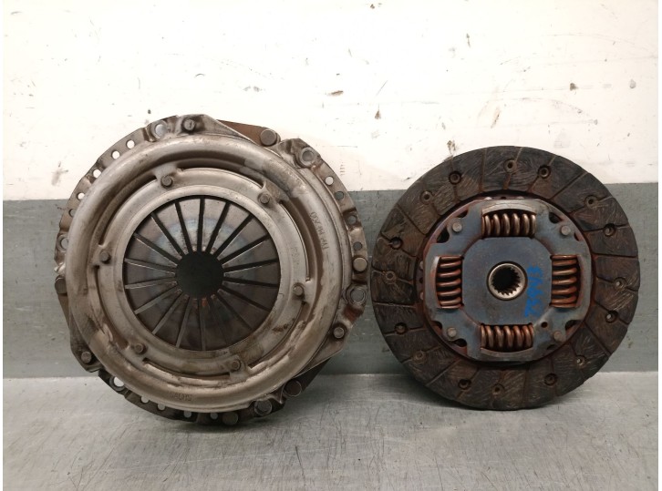 Replacement clutch kit for Peugeot 1007 1.6 16V CAT OEM IAM reference 2004Y2 2004Y2 3082000147 SACHS