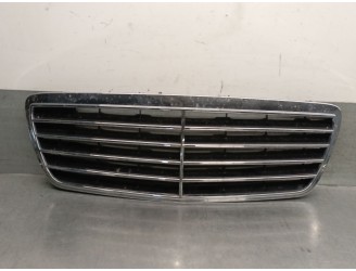 Recambio de rejilla delantera para mercedes-benz clase e (w210) berlina diesel 220 cdi (210.006) referencia OEM IAM 2108800683 A