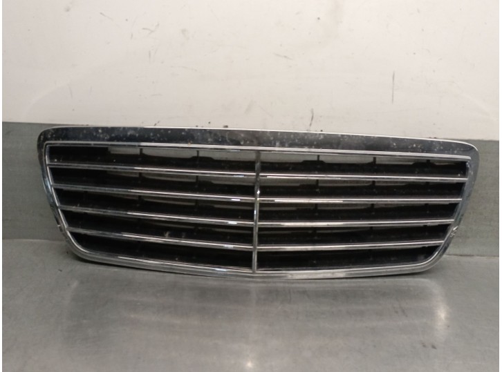 Recambio de rejilla delantera para mercedes-benz clase e (w210) berlina diesel 220 cdi (210.006) referencia OEM IAM 2108800683 A