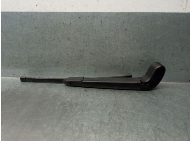 Recambio de brazo limpia trasero para jaguar f-pace (x761) 2.0 td4 referencia OEM IAM T4A6077 T4A6077 