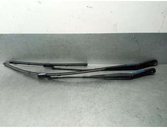 Recambio de brazo limpia delantero derecho para jaguar f-pace (x761) 2.0 td4 referencia OEM IAM HK8317527AA T4A1174 