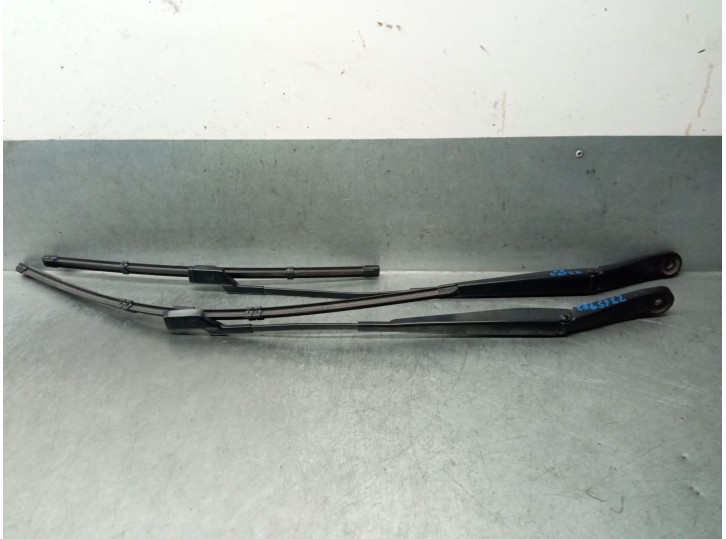 Recambio de brazo limpia delantero derecho para jaguar f-pace (x761) 2.0 td4 referencia OEM IAM HK8317527AA T4A1174 