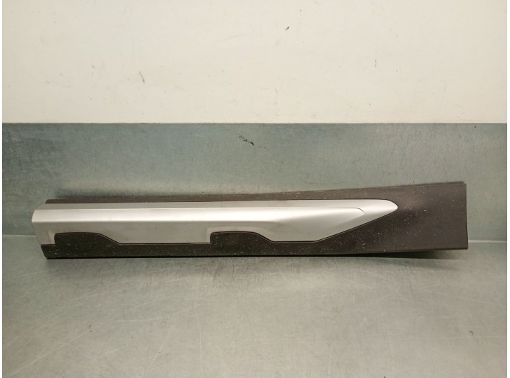 Replacement trim for BMW X4 (F26) xDrive 35 d OEM IAM reference 5113773828 
