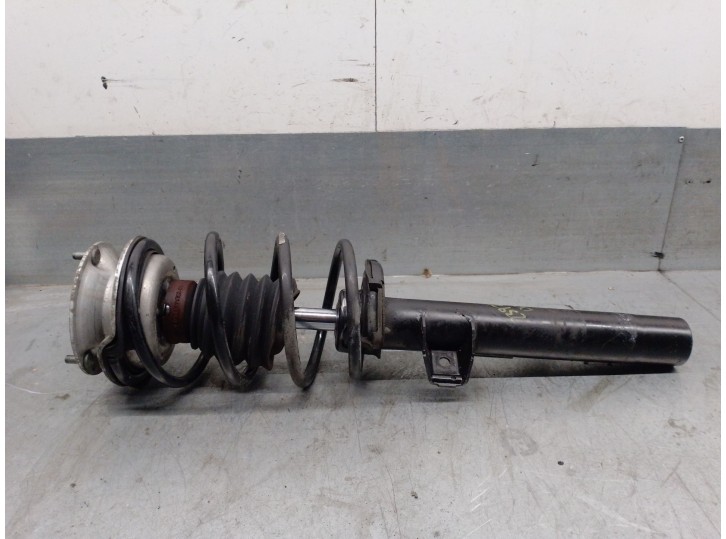 Replacement front right shock absorber for BMW 3 (E90) 320 i OEM IAM reference 3131677172401 31316786006 