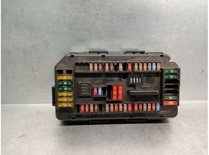 Recambio de caja reles / fusibles para bmw serie 3 lim. (f30) 318d referencia OEM IAM 61149224879 