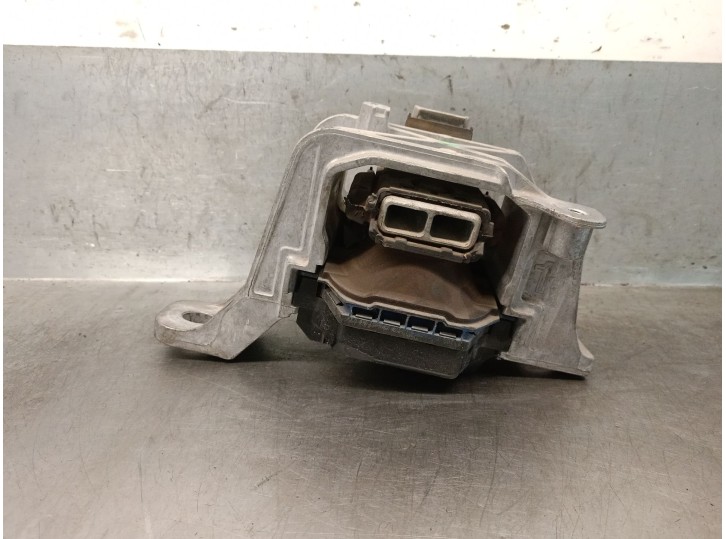 Recambio de soporte motor derecho para ford focus iv (hn) 1.0 ecoboost mhev referencia OEM IAM 326G20D 2388441 