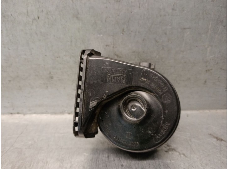 Recambio de claxon para land rover defender station wagon (l663) d250 mhev 4x4 referencia OEM IAM L8B213801AB LR129226 