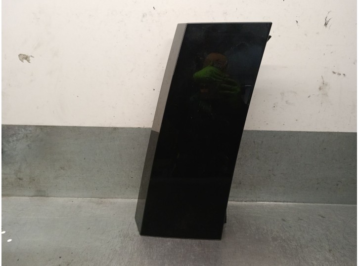 Recambio de molduras traseras para land rover defender station wagon (l663) d250 mhev 4x4 referencia OEM IAM L8B229149AE LR17419