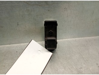 Recambio de mando elevalunas delantero derecho para mazda 3 lim. (bl) 2.2 turbodiesel cat referencia OEM IAM KD3566370 KD3566370