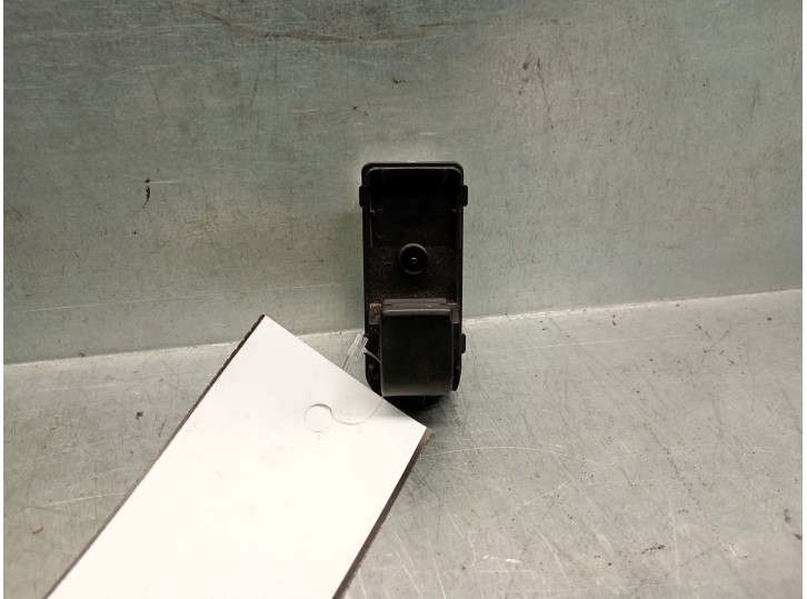 Recambio de mando elevalunas delantero derecho para mazda 3 lim. (bl) 2.2 turbodiesel cat referencia OEM IAM KD3566370 KD3566370